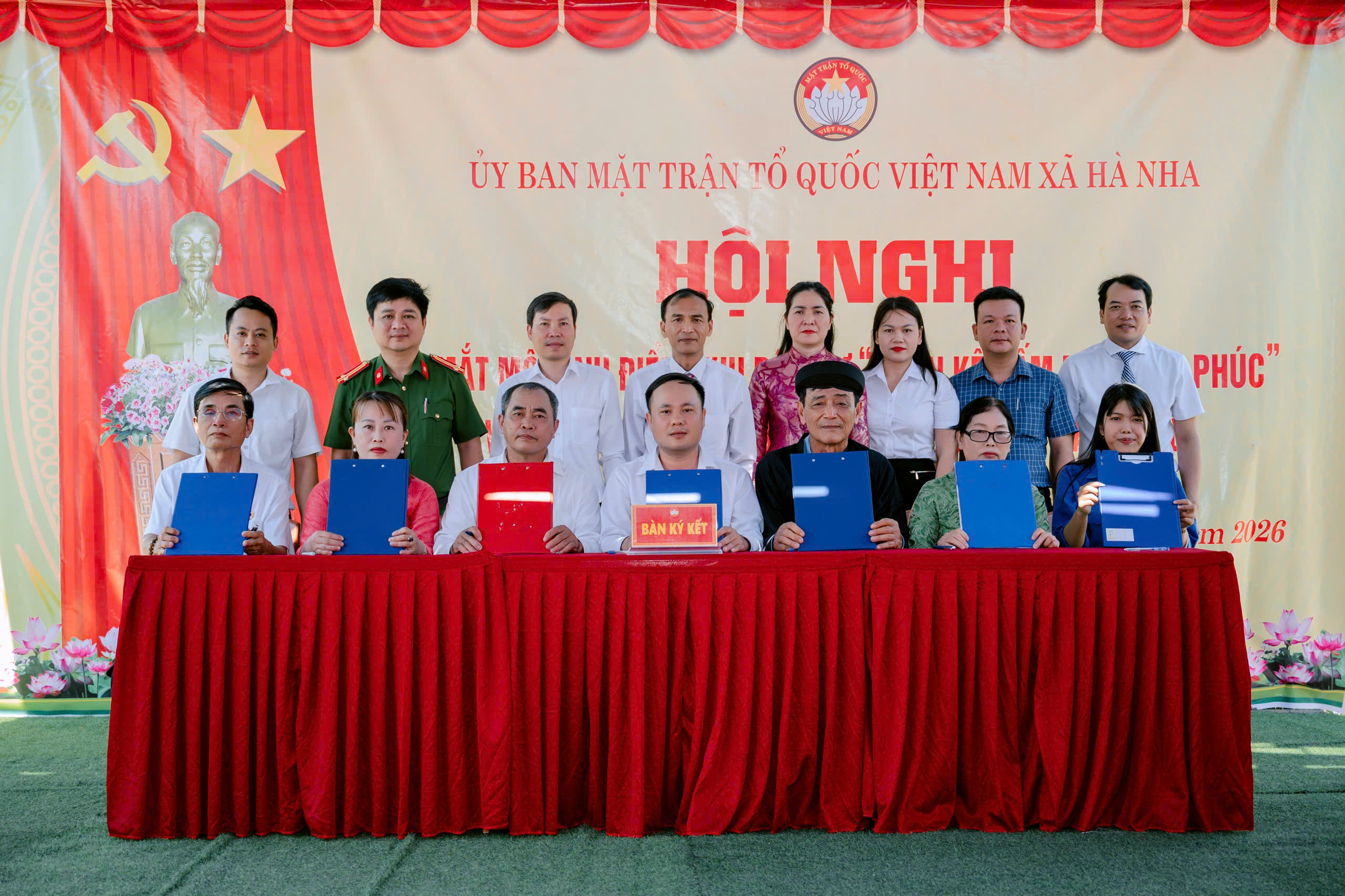 Ban vận động ký cam kết thực hiện mô hình Ban vận động ký cam kết thực hiện mô hình