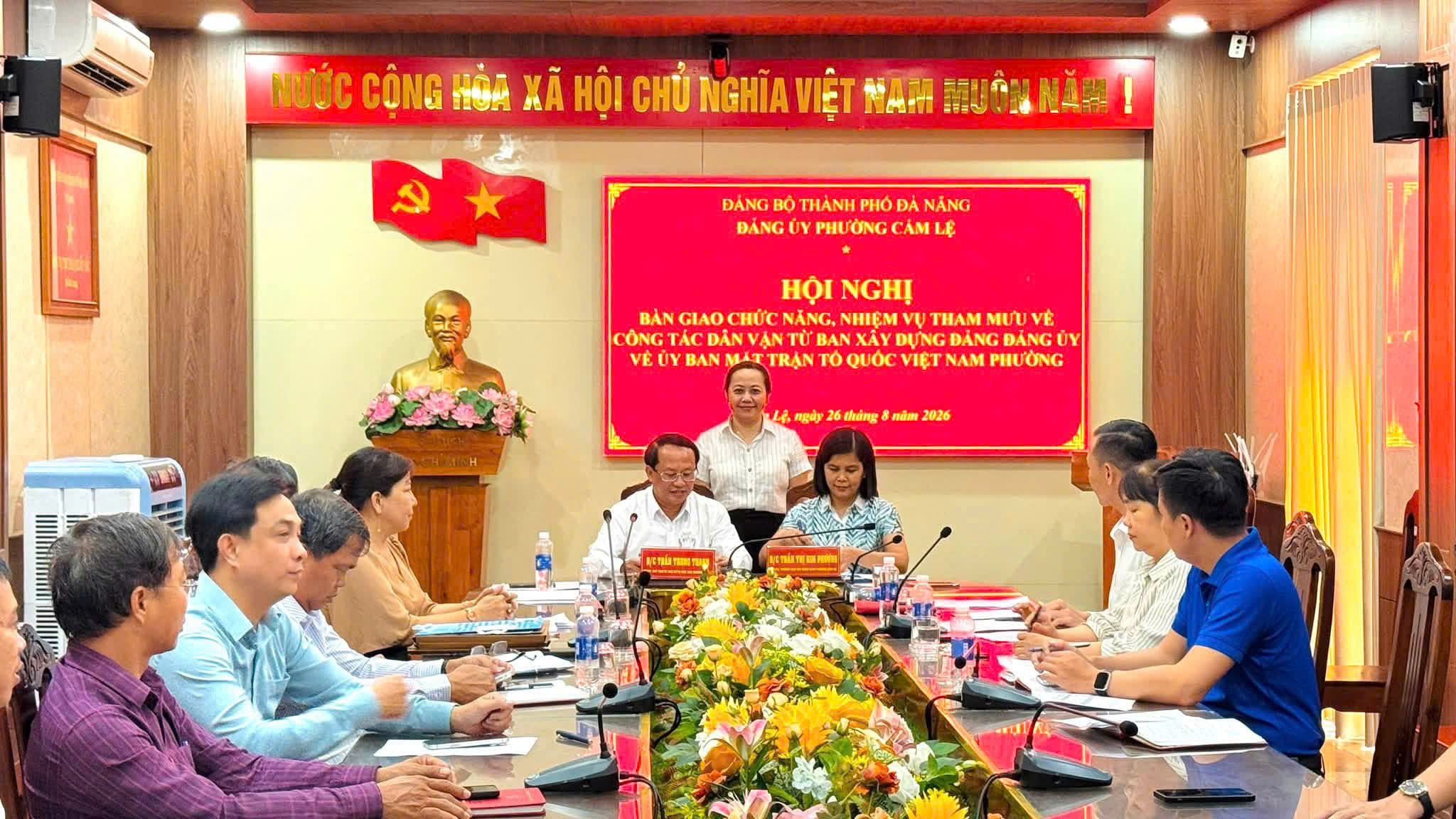 Đại diện hai cơ quan ký Biên bản bàn giao