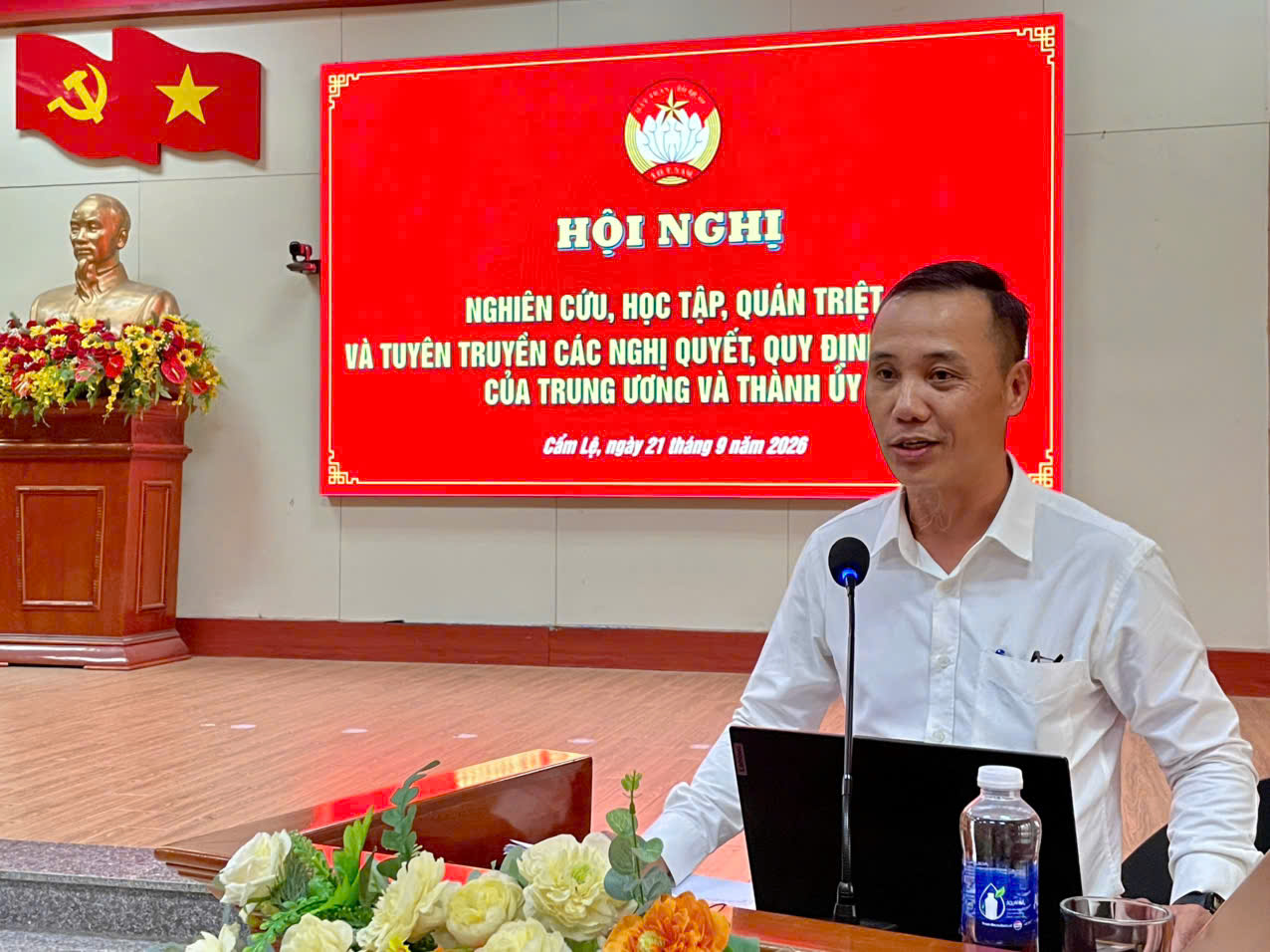 Đồng chí Phạm Hồng Thái - ĐUV, Phó Trưởng ban Xây dựng Đảng Đảng ủy phường báo cáo viên tại Hội nghị